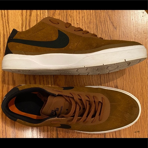 EUC Nike Suede Hyperfeel Sneaker, Brown